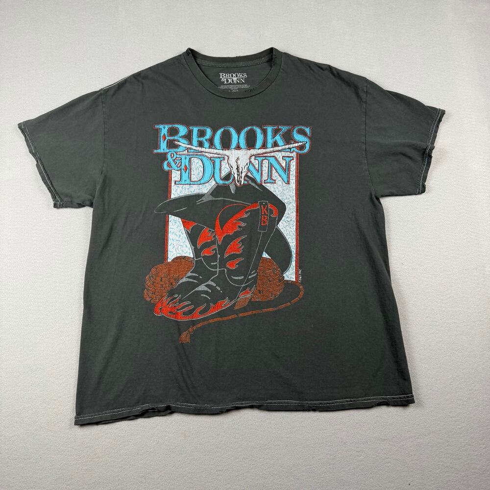 Brooks & Dunn Distressed Cowboy Graphic Tee L/XL